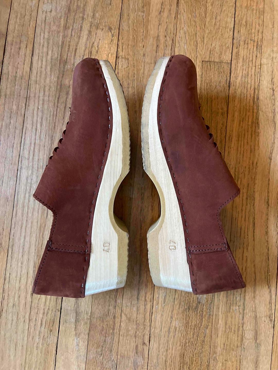 Sven closed back clogs store