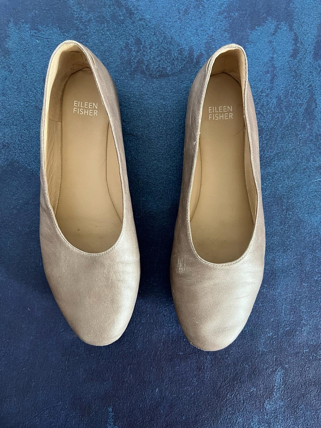Eileen Fisher Leather champagne ballet flats size 9 Lucky Sweater