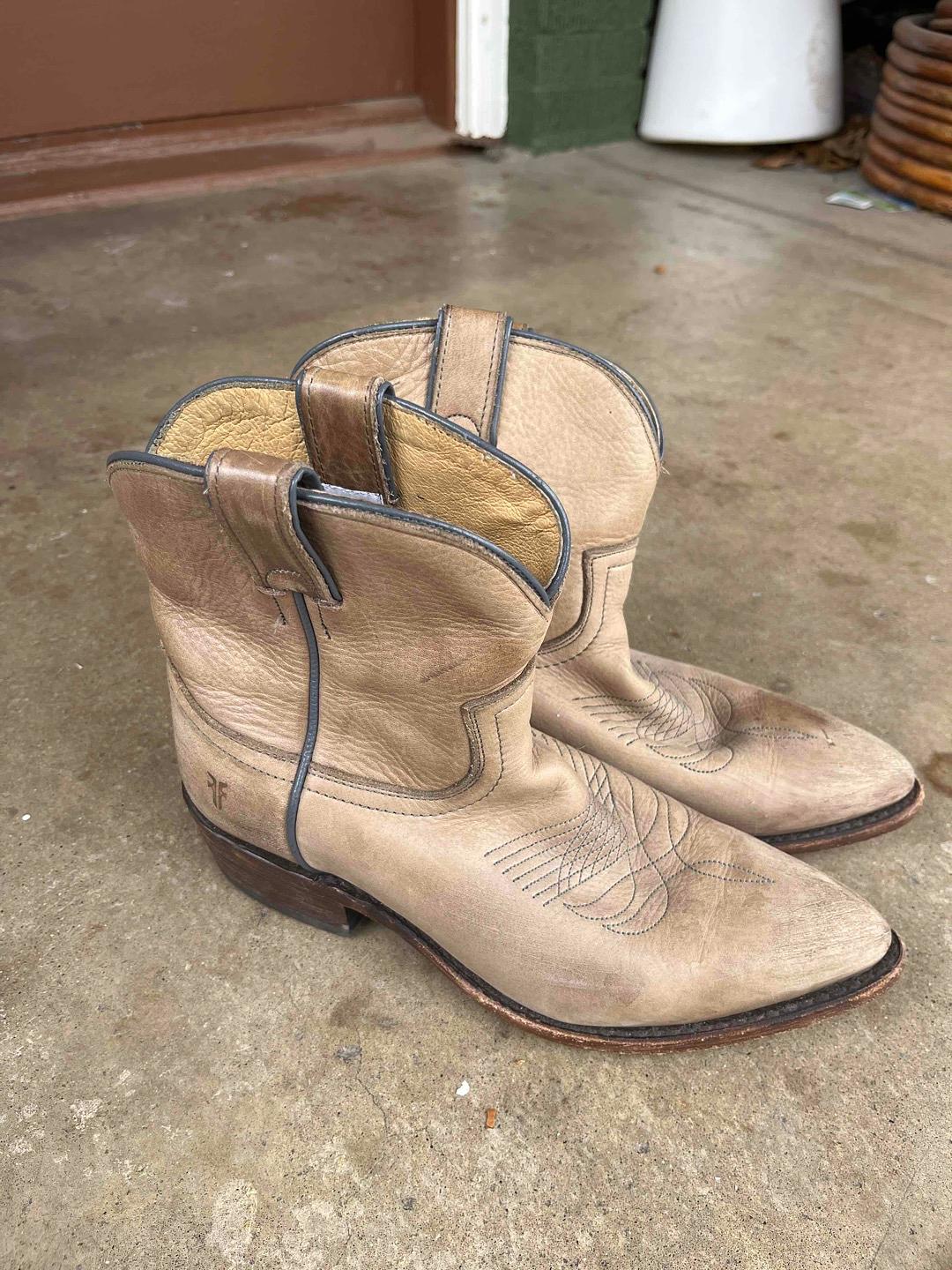 Frye Billy Short Cowboy Boots Lucky Sweater