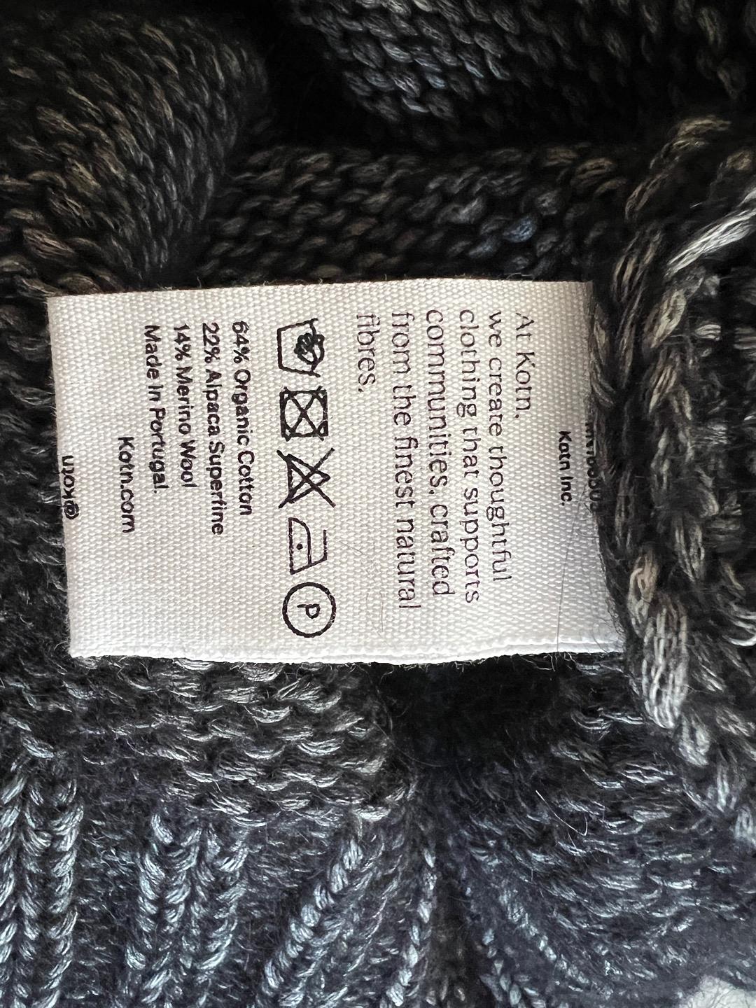 KOTN - Fuzzy V-neck Sweater black cropped (cotton alpaca